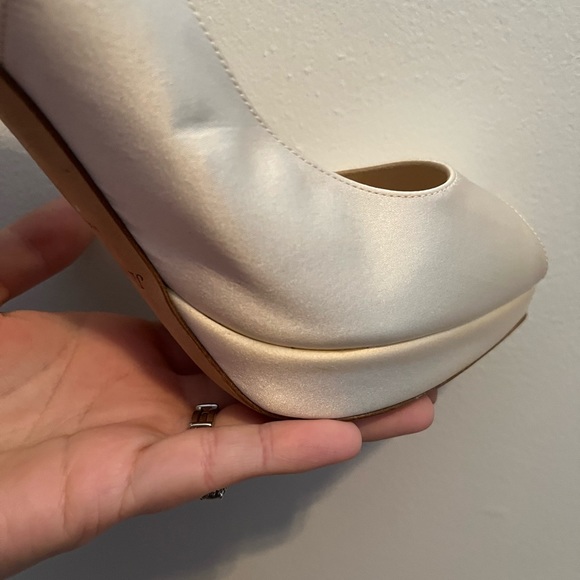 Ivory satin Jimmy Choo Clue peep toe sling back. Size 38. - Picture 2 of 5